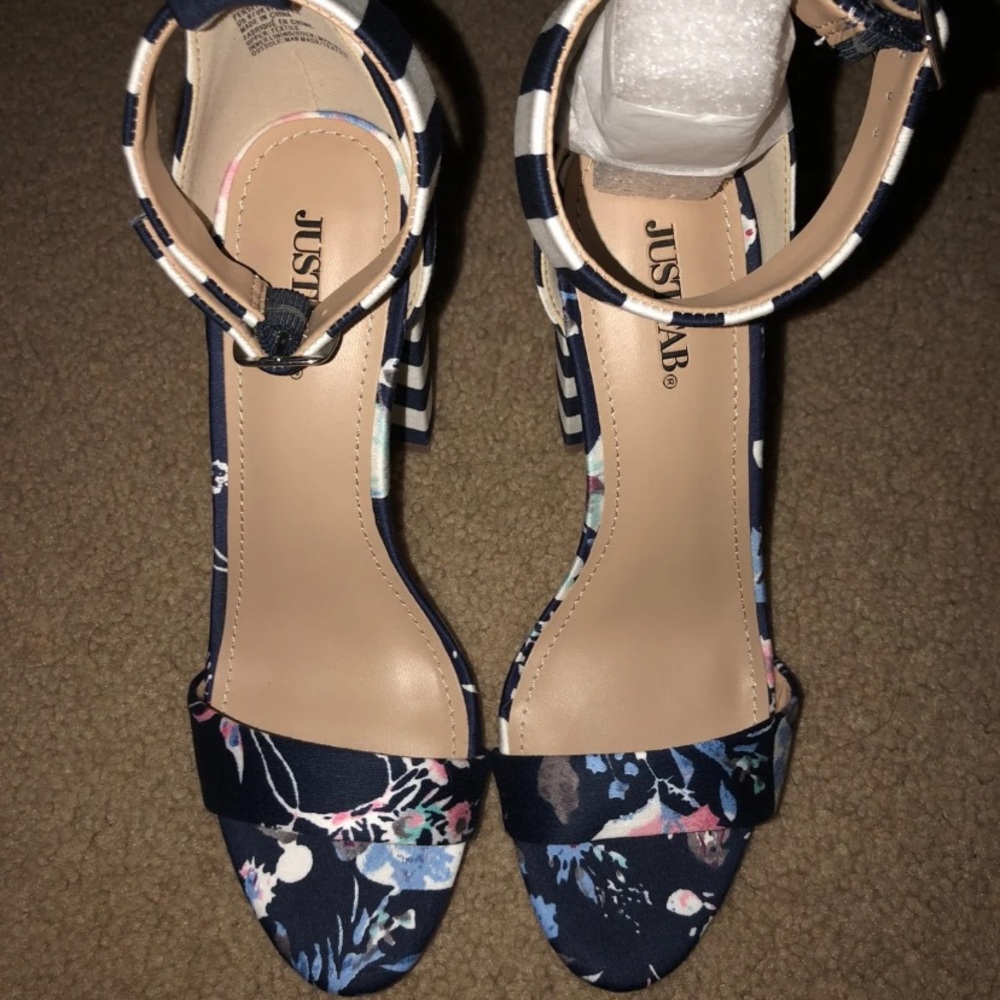 Chic heels! - Picture 2 of 2